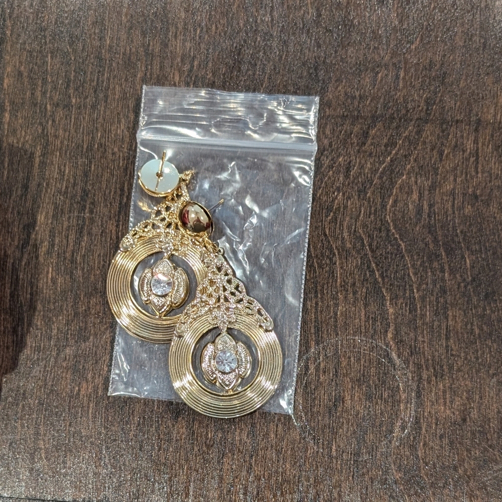 Vintage Goldtone Rhinestone 2-inch Drop Earrings